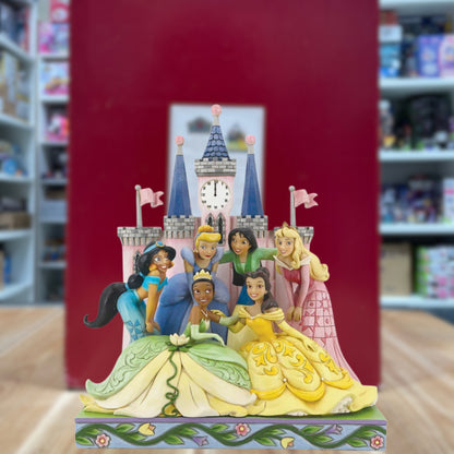 Figurine les Princesses posent devant le Château - Disney Traditions