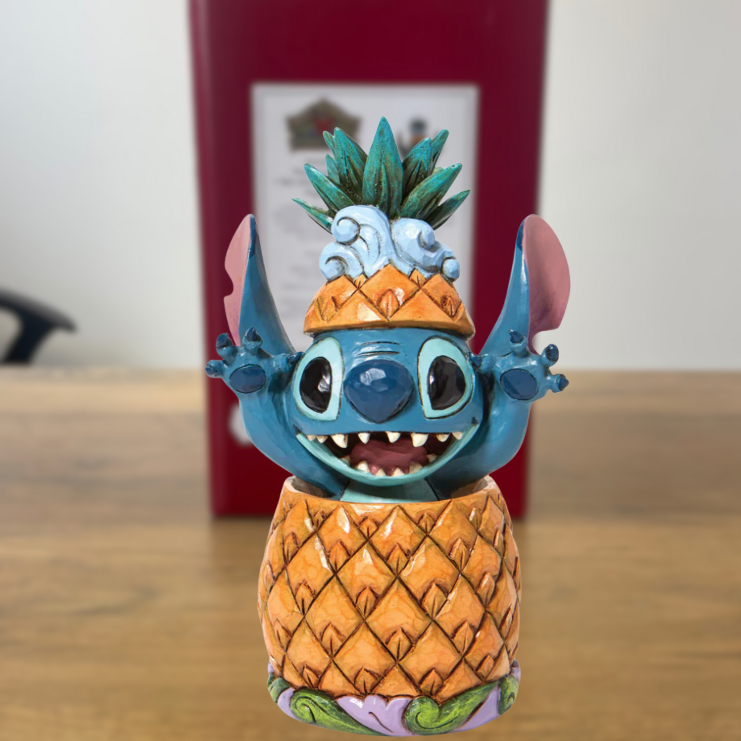 Figurine Stitch dans un Ananas - Disney Traditions