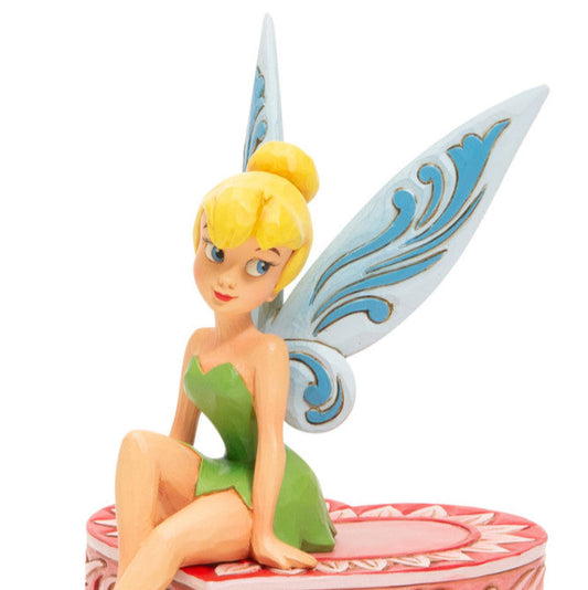 Figurine Fée Clochette assise sur un Cœur - Disney Traditions