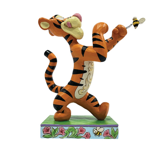 Figurine Tigrou affronte une abeille - Disney Traditions